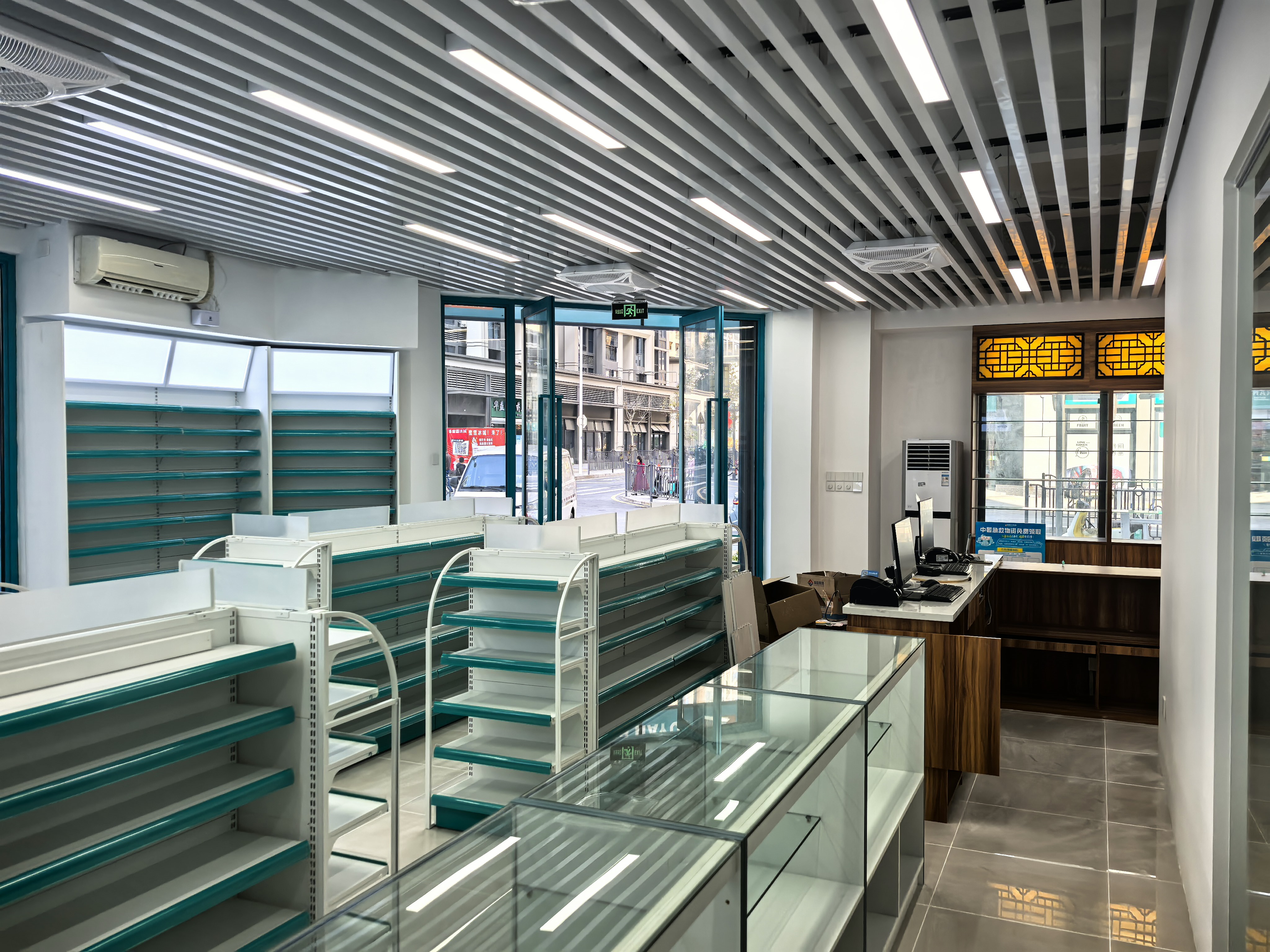 鹭燕大药房何厝店